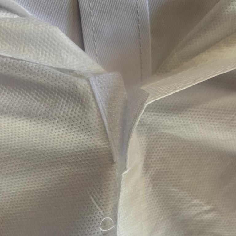 Bata Desechable Blanca Manga Larga con Velcro Unitalla-3