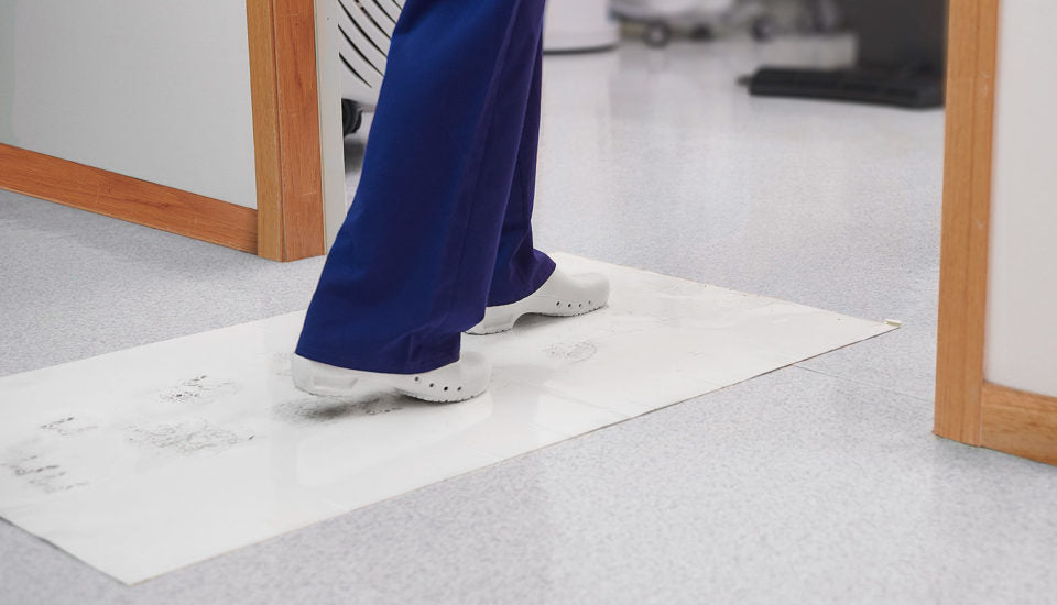 Tapete Bacteriostático Blanco 24x36 Control Sanitario y Anticontaminación Caja con 240 Piezas-4